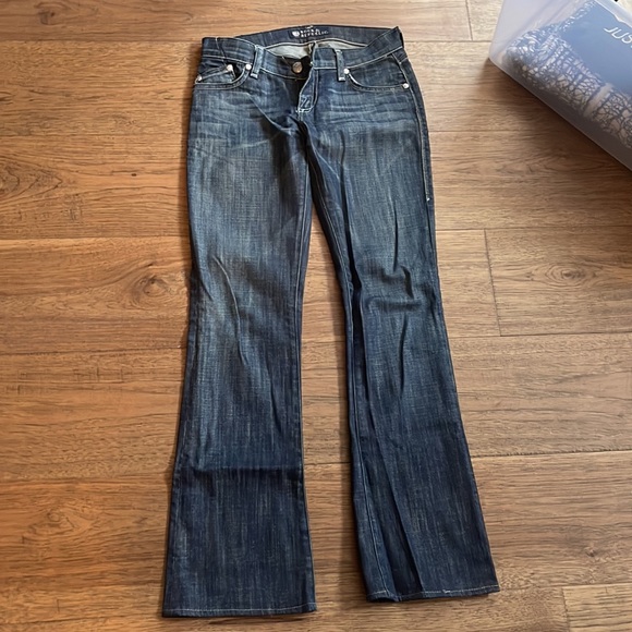 Rock and Republic Jeans with Skull design - Picture 5 of 7